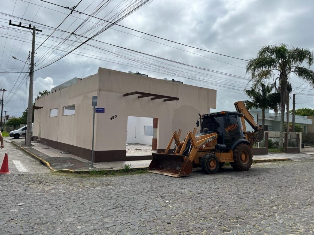 Demolição em Torres e Passo de Torres